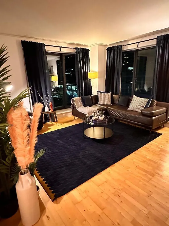 New Spacious 2 Bedroom Apartment With Balcony Λονδίνο