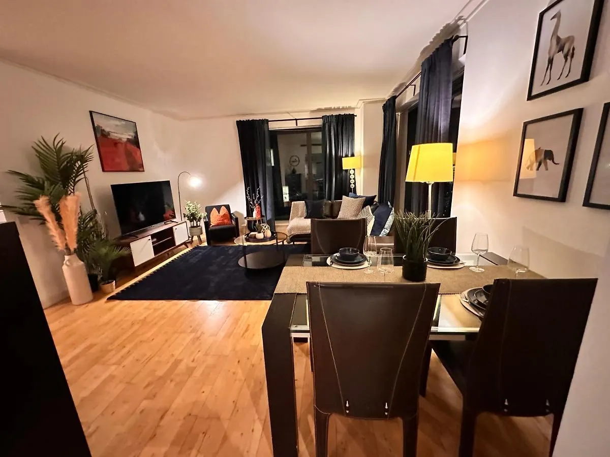New Spacious 2 Bedroom Apartment With Balcony Λονδίνο