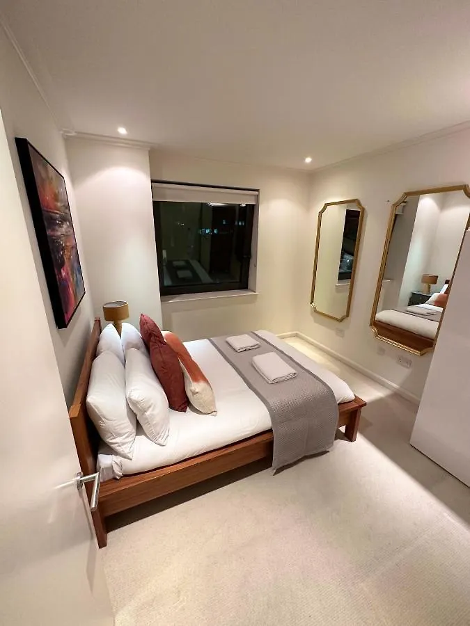 New Spacious 2 Bedroom Apartment With Balcony Λονδίνο