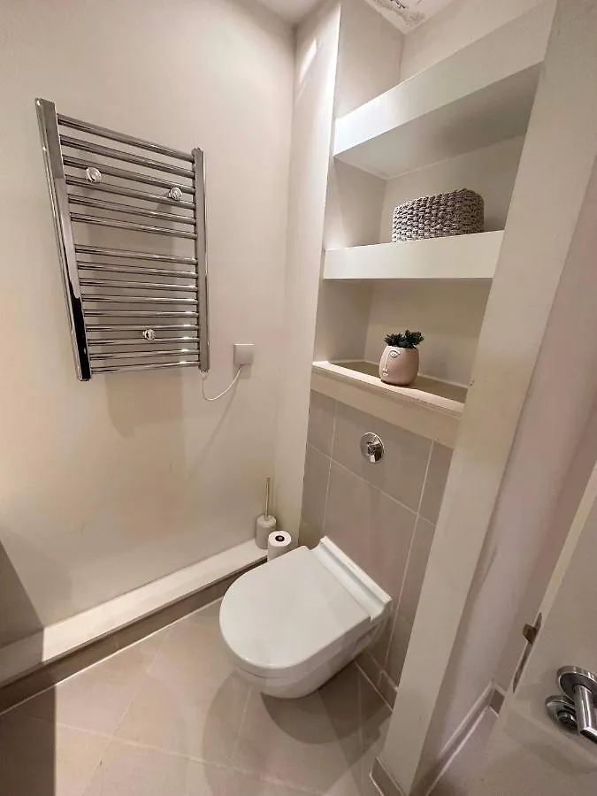 New Spacious 2 Bedroom Apartment With Balcony Λονδίνο Ηνωμένο Βασίλειο