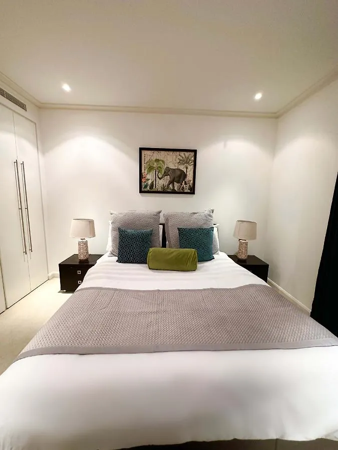 New Spacious 2 Bedroom Apartment With Balcony Λονδίνο