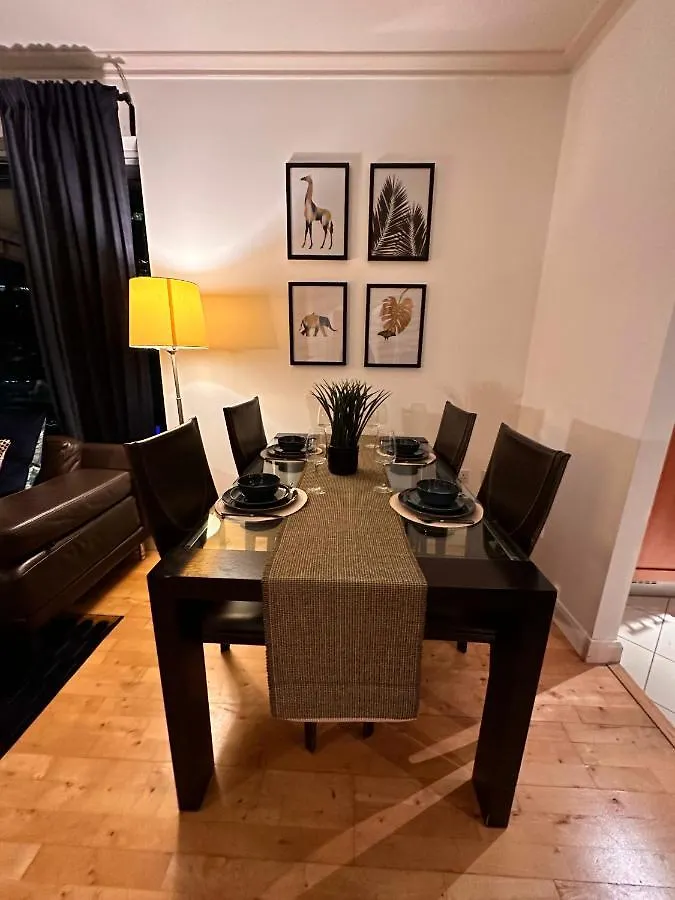 New Spacious 2 Bedroom Apartment With Balcony Λονδίνο