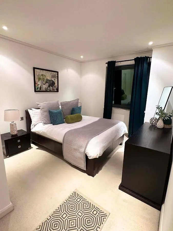 New Spacious 2 Bedroom Apartment With Balcony Λονδίνο Ηνωμένο Βασίλειο