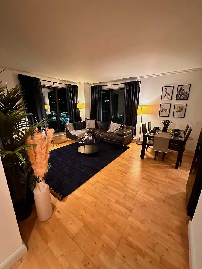 New Spacious 2 Bedroom Apartment With Balcony Λονδίνο 0*,