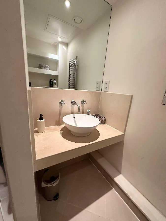 New Spacious 2 Bedroom Apartment With Balcony Λονδίνο Ηνωμένο Βασίλειο